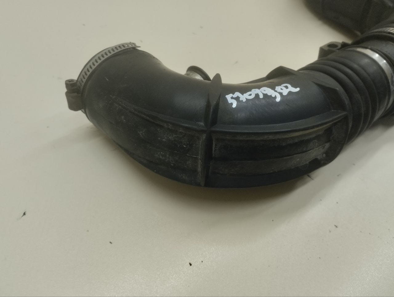 Патрубок воздушного фильтра Chevrolet Niva 2009-2020