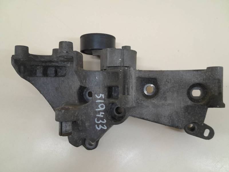 Кронштейн генератора Renault Duster (HSA, HSM) 2012> Кронштейн генератора Renault Duster (HSA, HSM) 2012>