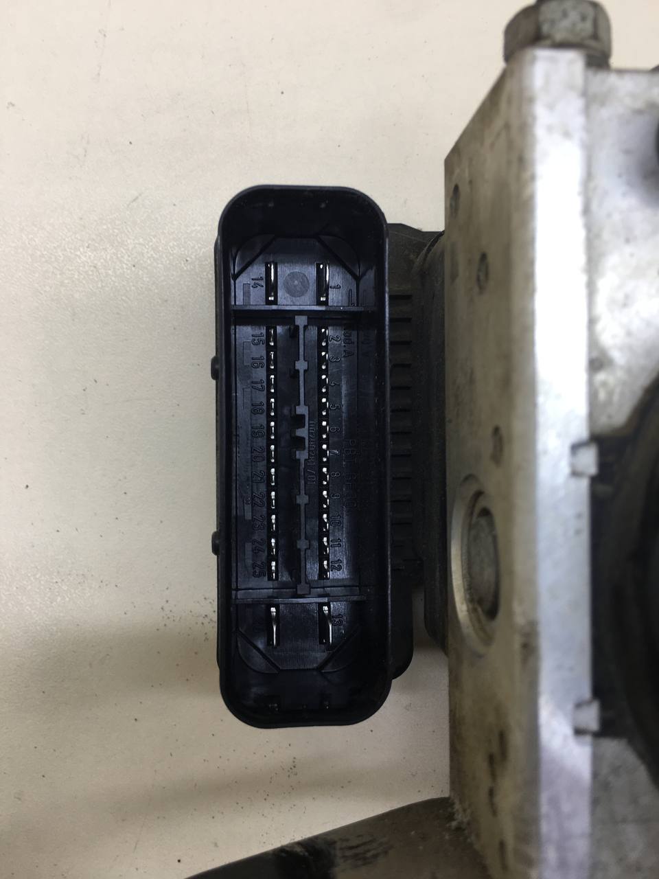 Блок ABS (насос) Ford Focus 2 (DB) 2008-2011 Блок ABS (насос) Ford Focus 2 (DB) 2008-2011