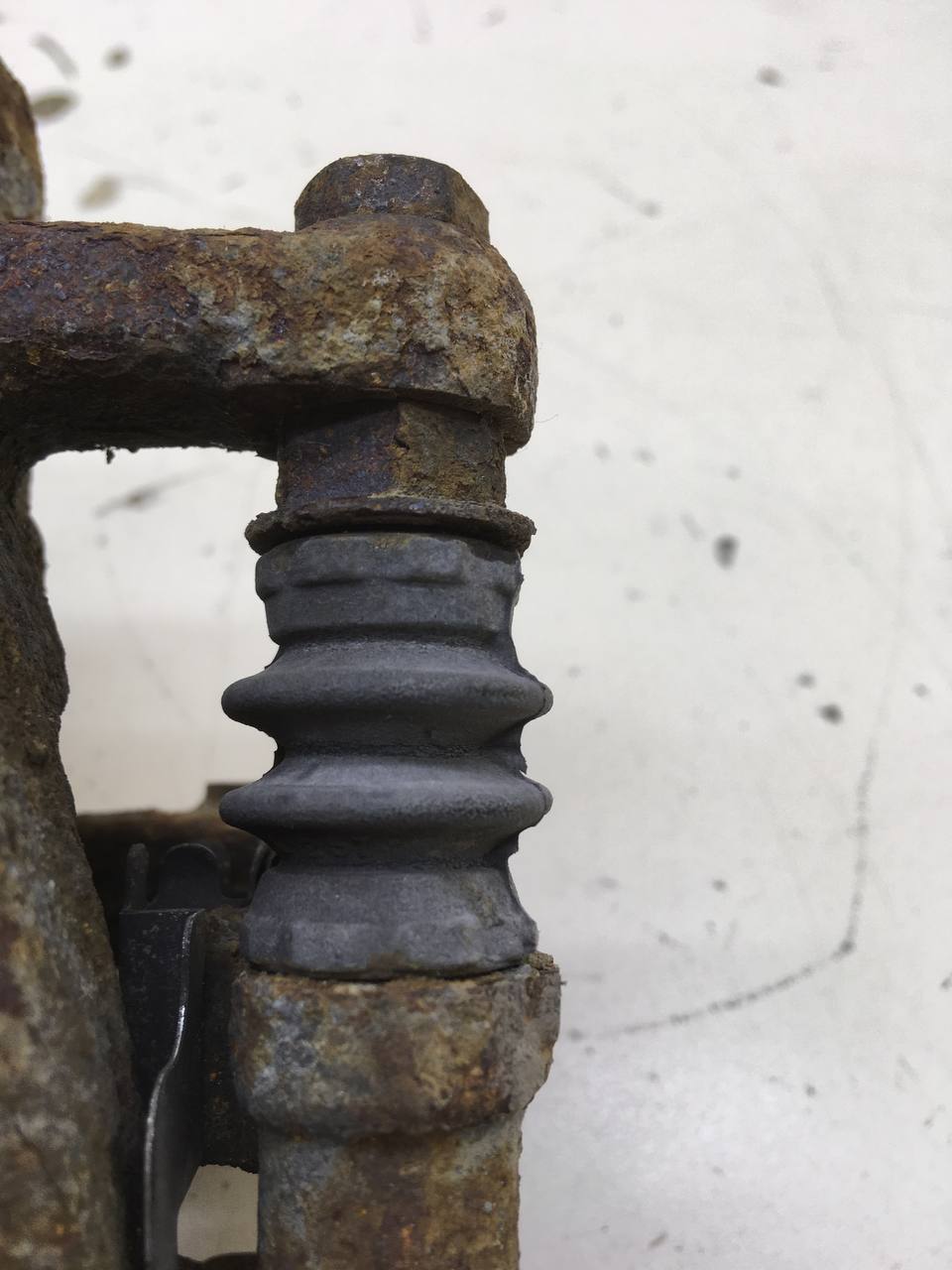 Суппорт задний левый Ford Mondeo 4 2007-2015