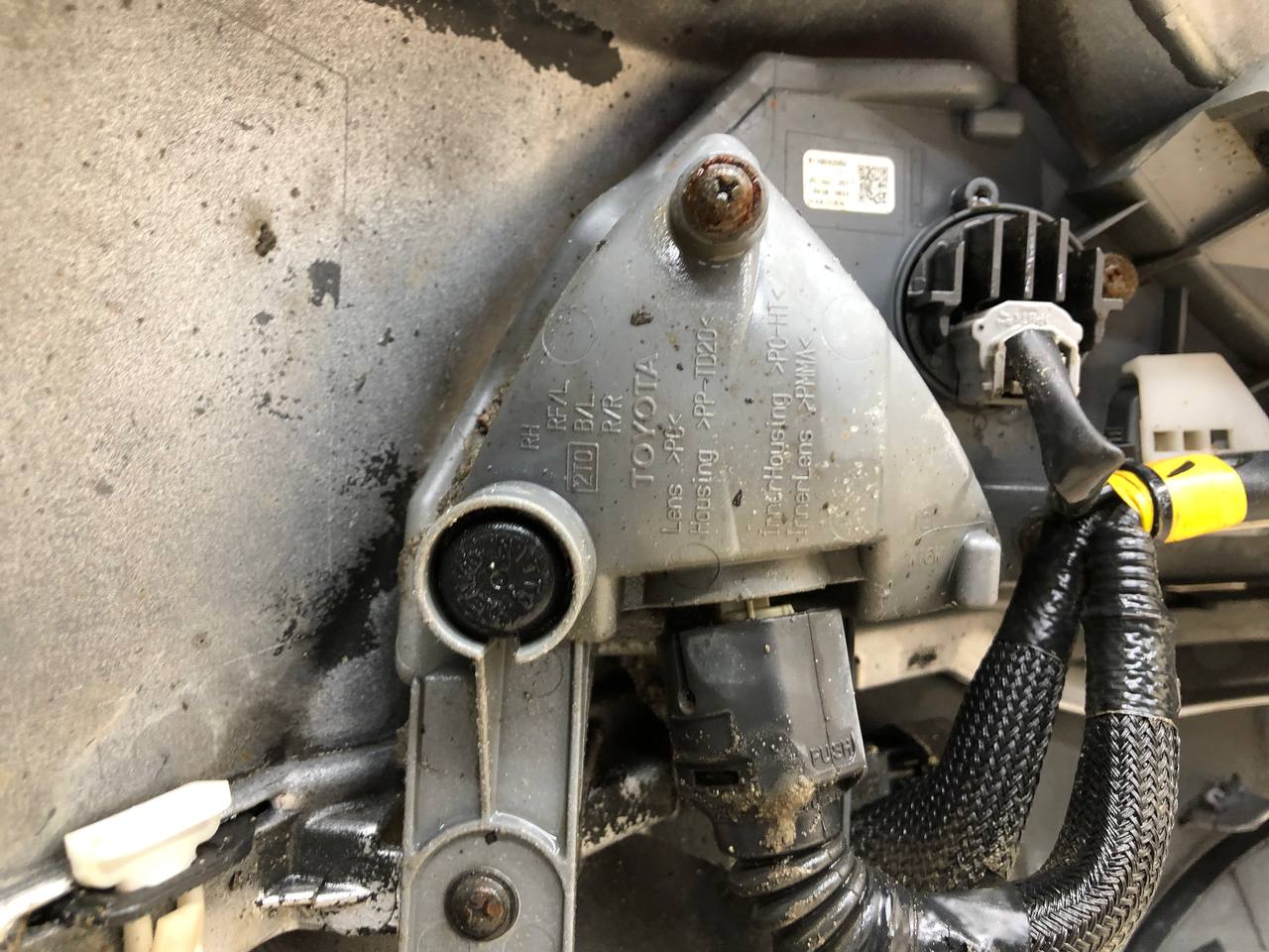 Бампер задний Toyota Rav 4 (XA40) 2013-2019 Бампер задний Toyota Rav 4 (XA40) 2013-2019