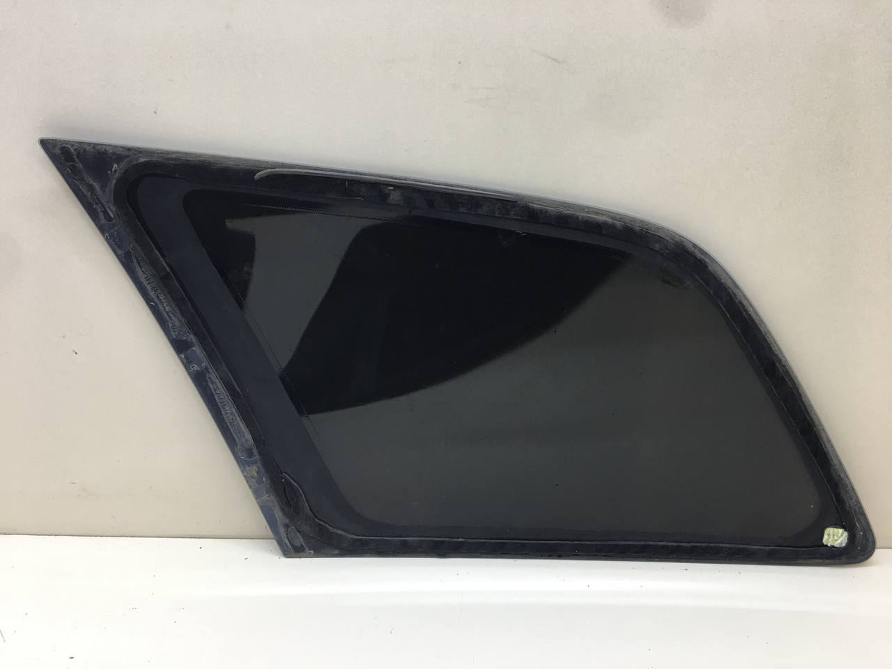 Стекло кузовное глухое правое Mazda Mazda 6 (GG) 2002-2007