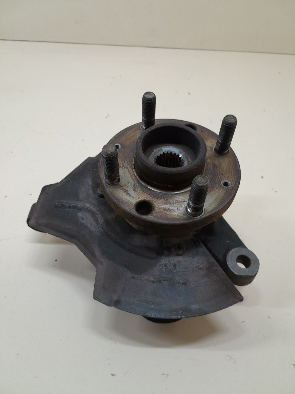 Кулак поворотный передний правый Chevrolet Aveo T250 2005-2011