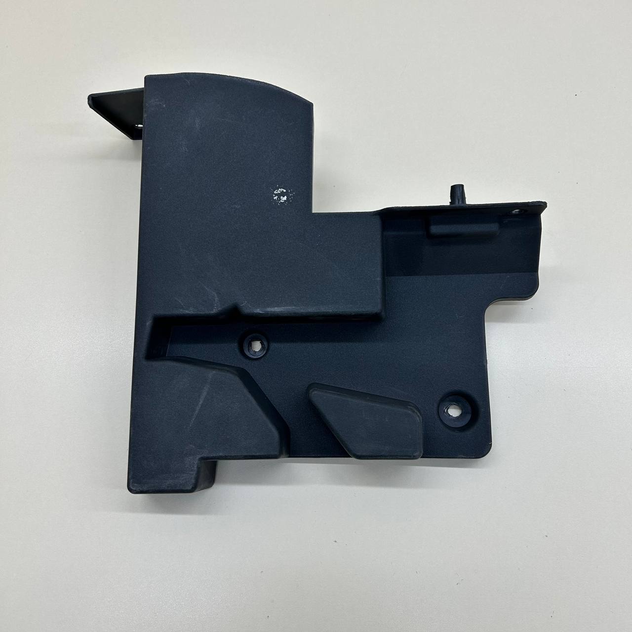 Держатель задней полки Jetour Dashing 2022>