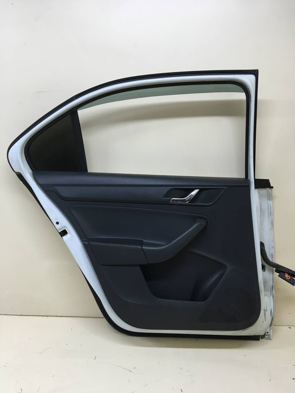 Дверь задняя левая Skoda Rapid 2012-2020 Дверь задняя левая Skoda Rapid 2012-2020