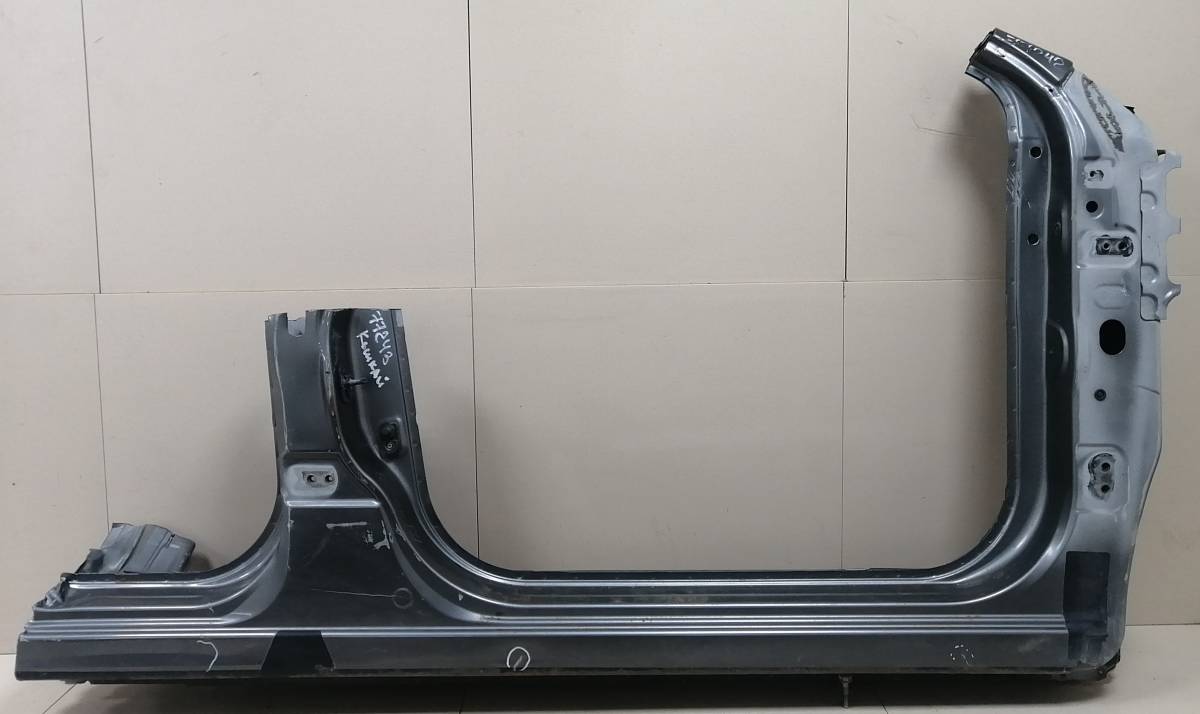 Порог со стойкой правый Nissan Qashqai (J10) 2006-2013