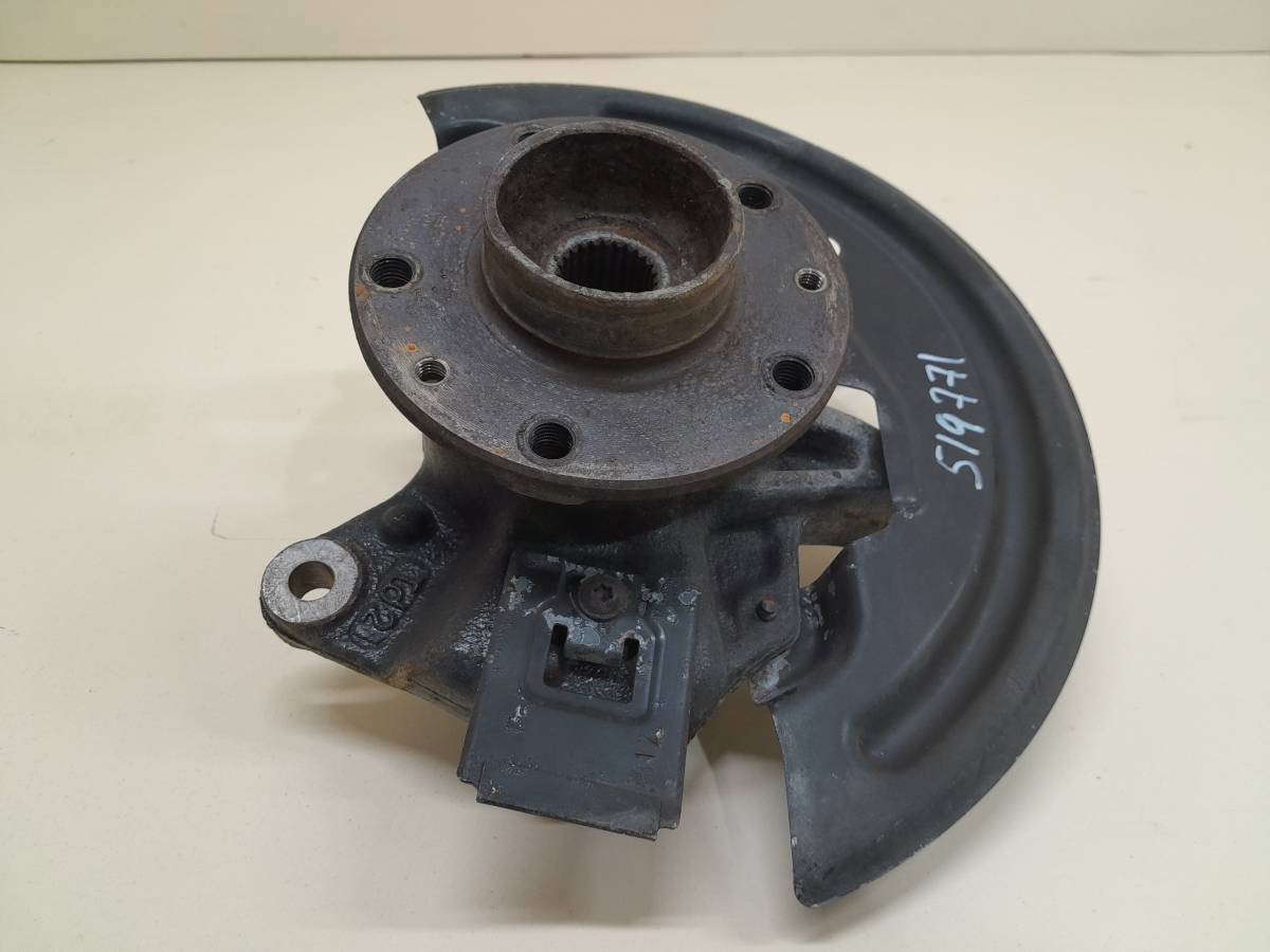 Кулак поворотный передний левый Renault Megane (3) 2009-2016