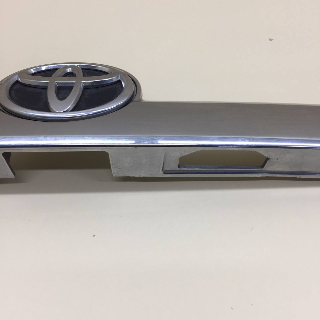 Накладка крышки багажника Toyota Camry (V50) 2011-2017