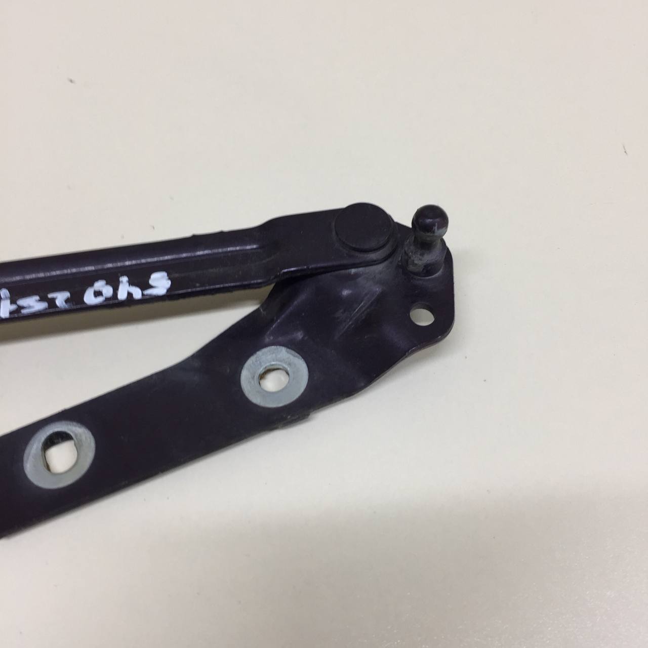 Петля крышки багажника Ford Focus 2 (DB) 2008-2011 Петля крышки багажника Ford Focus 2 (DB) 2008-2011