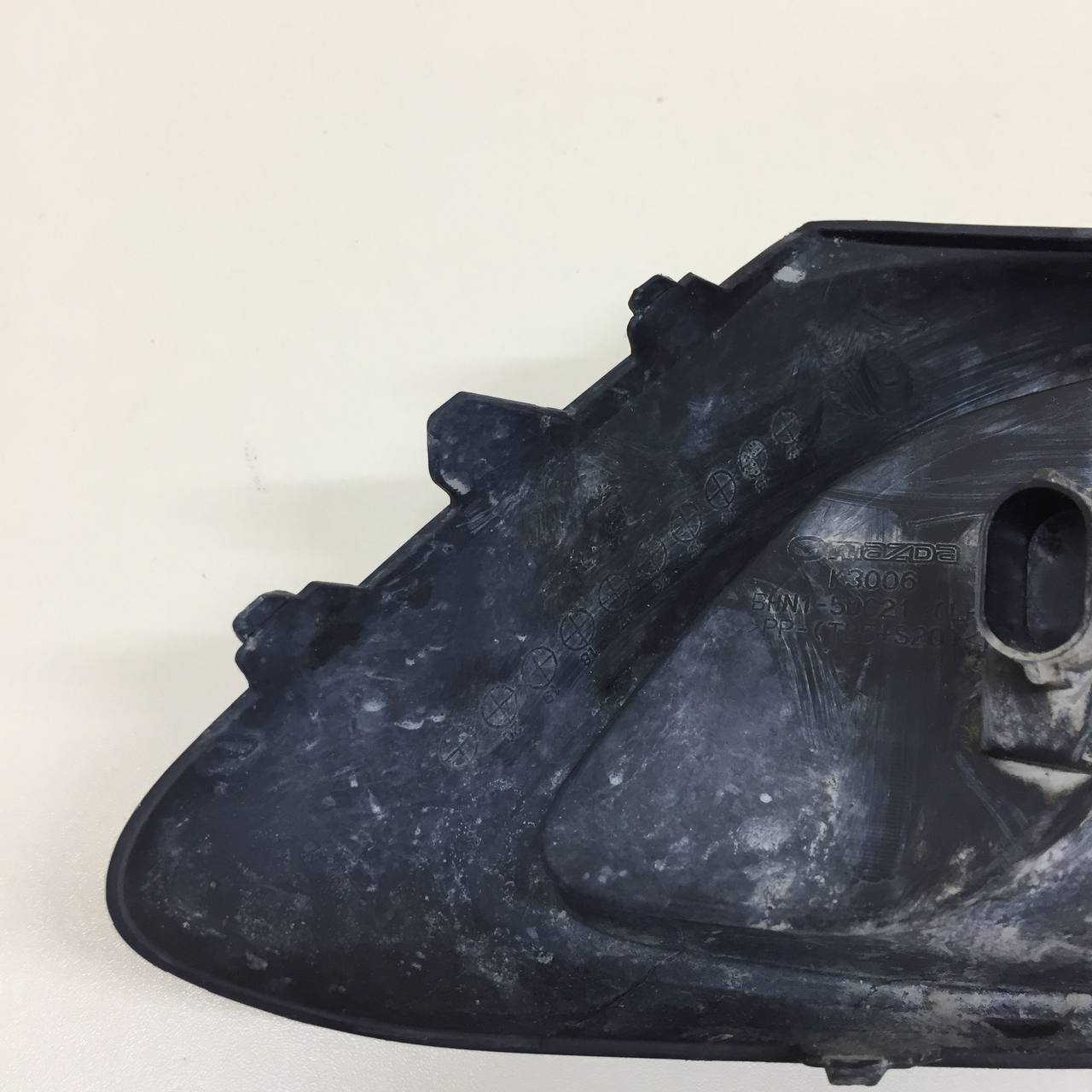 Рамка противотуманной фары левой Mazda Mazda 3 (BM) 2013-2016 Рамка противотуманной фары левой Mazda Mazda 3 (BM) 2013-2016
