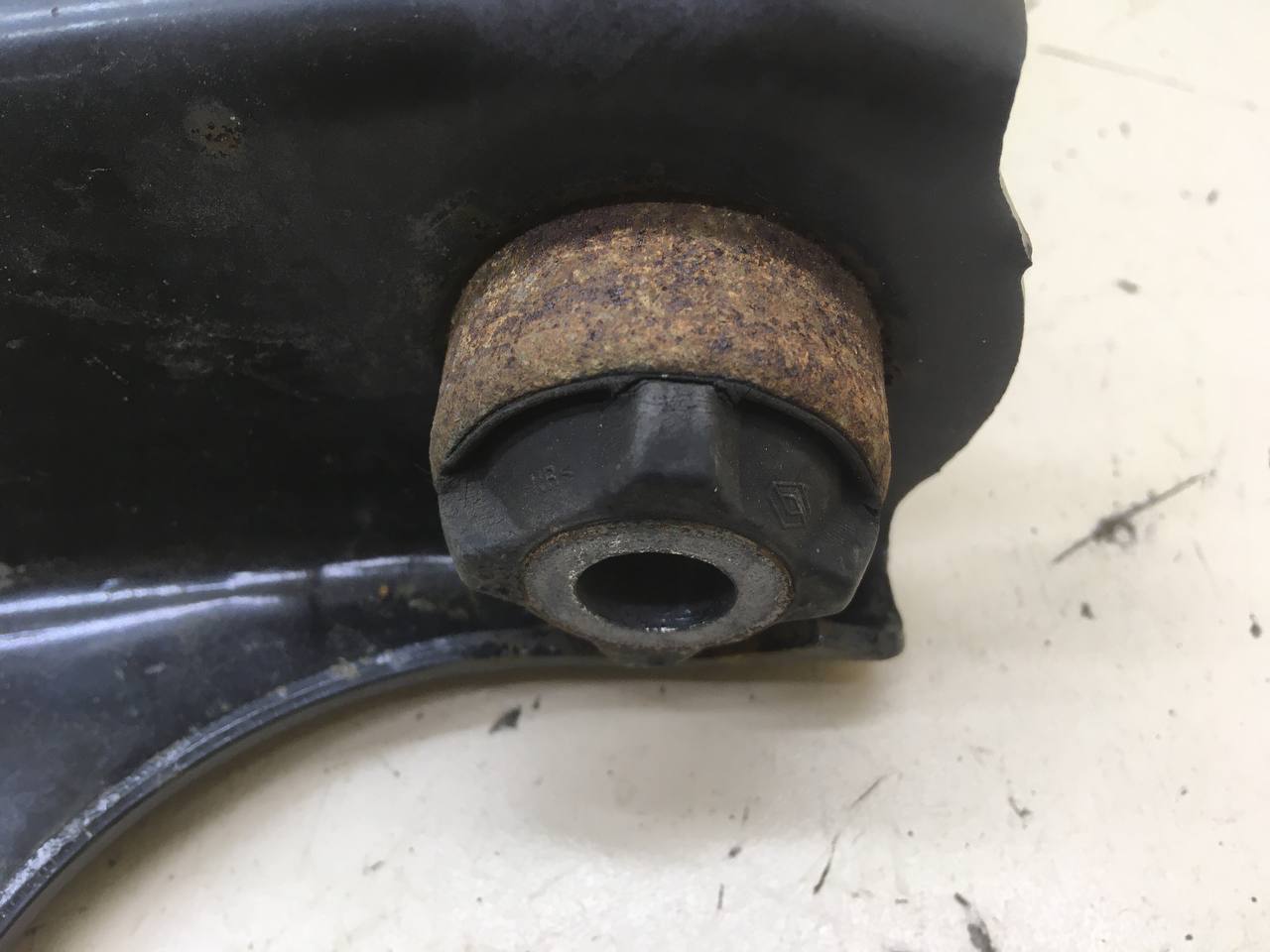 Рычаг передний левый Nissan Almera 3 (G11, G15) 2012>