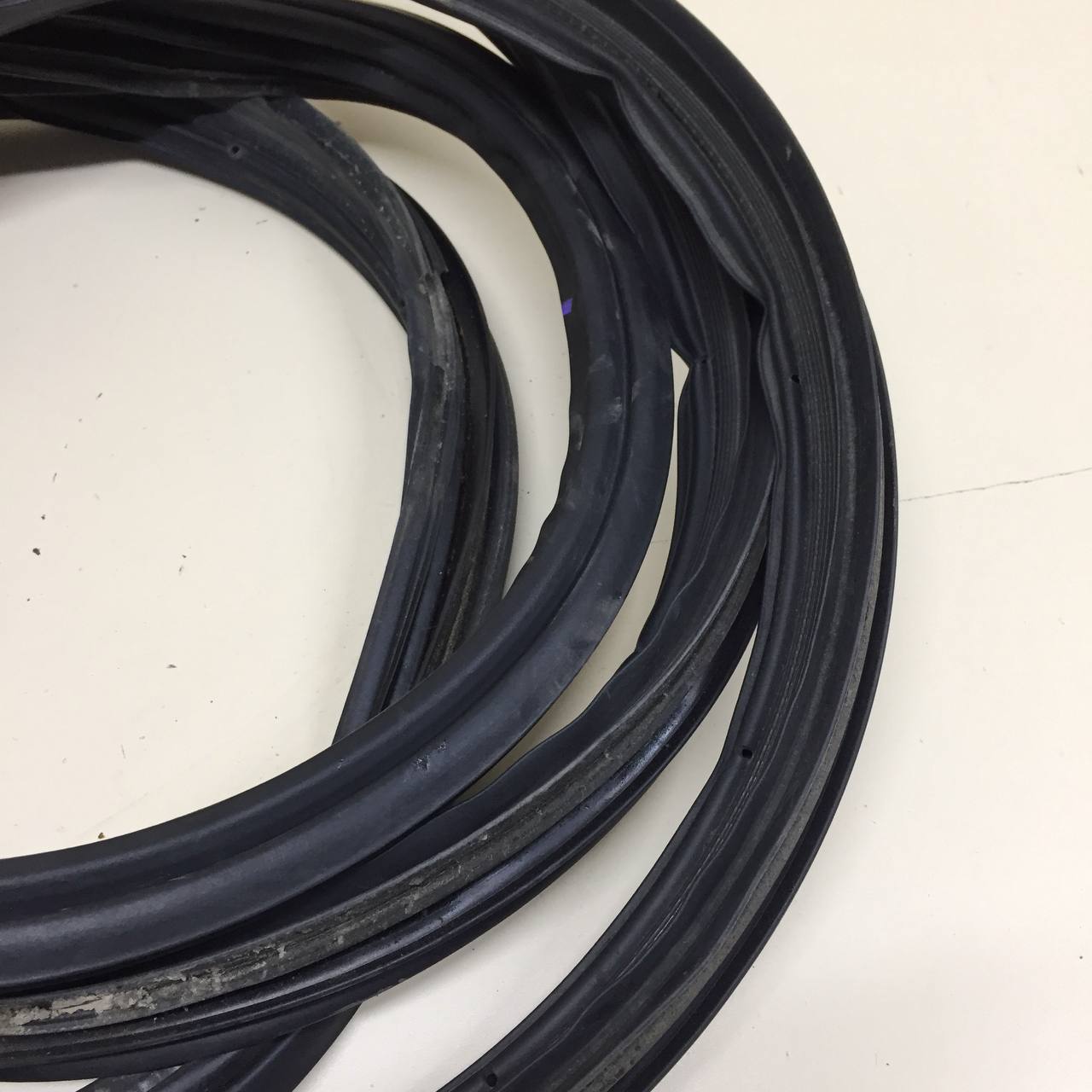 Уплотнитель багажника Toyota Land Cruiser Prado (J150) 2009-2022