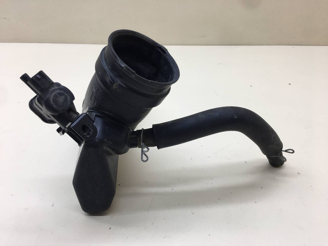 Патрубок воздушного фильтра Toyota Rav 4 (XA40) 2013-2019