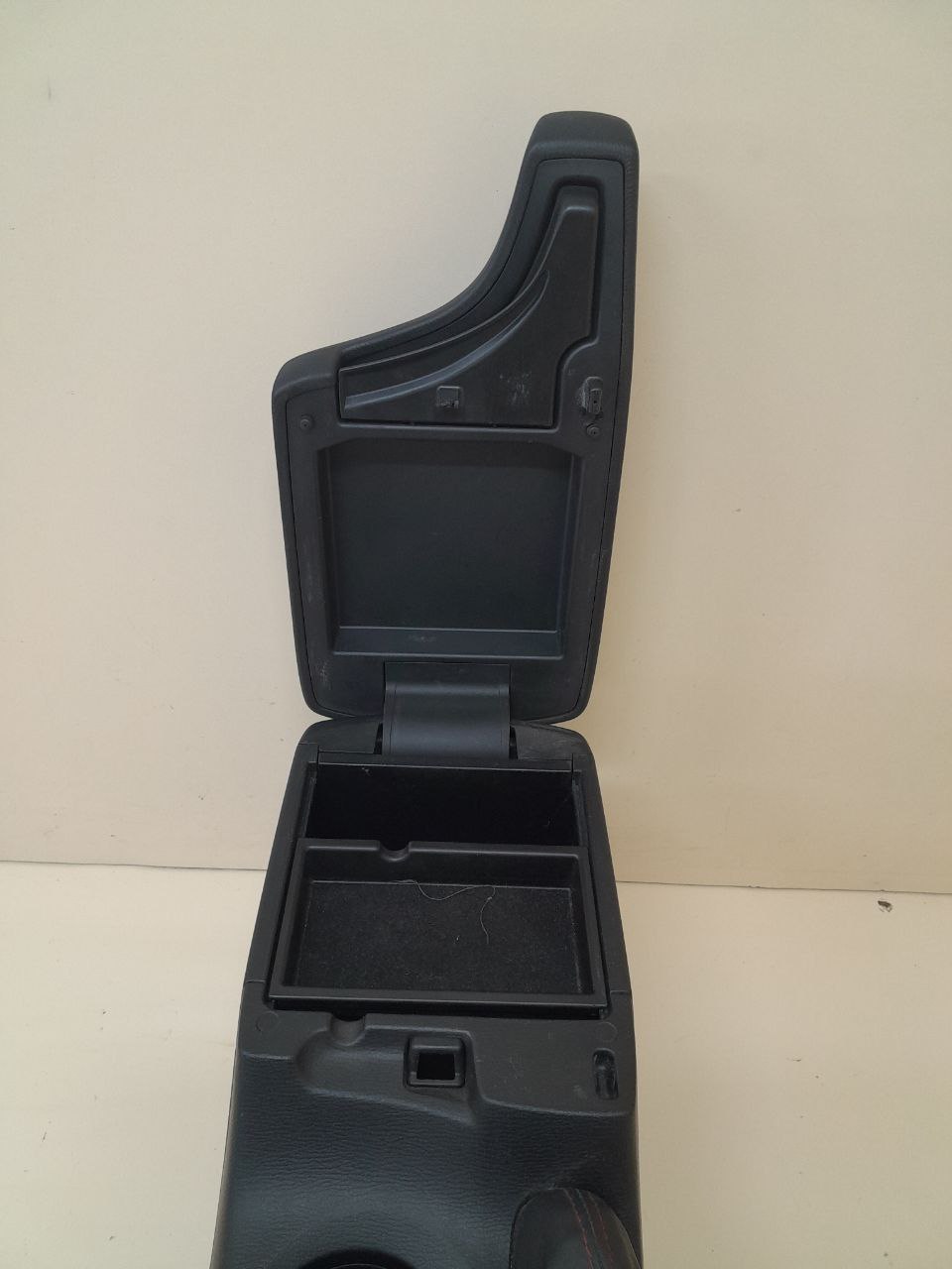 Консоль центральная Mazda Mazda 3 (BM) 2013-2016 Консоль центральная Mazda Mazda 3 (BM) 2013-2016