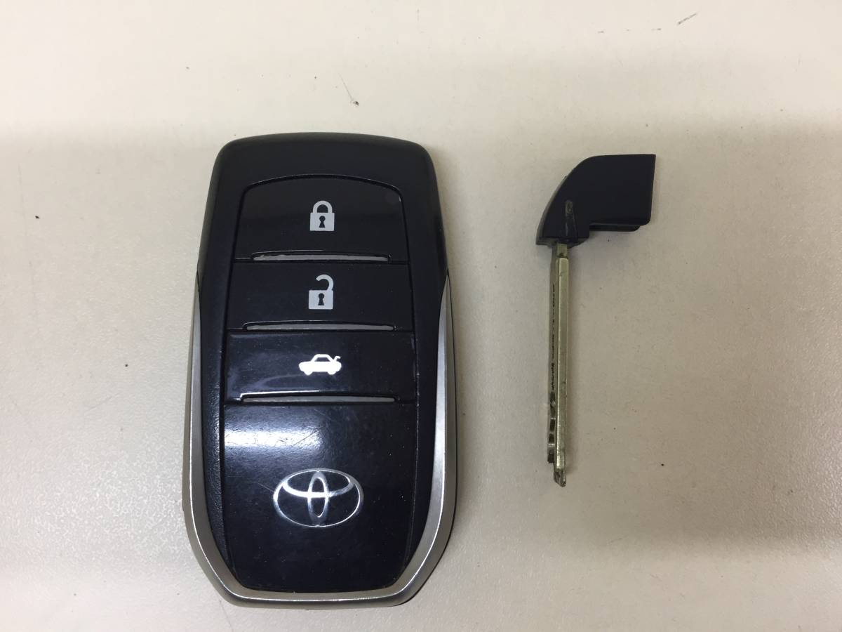 Кнопка запуска двигателя Toyota Camry (XV50) 2011-2017