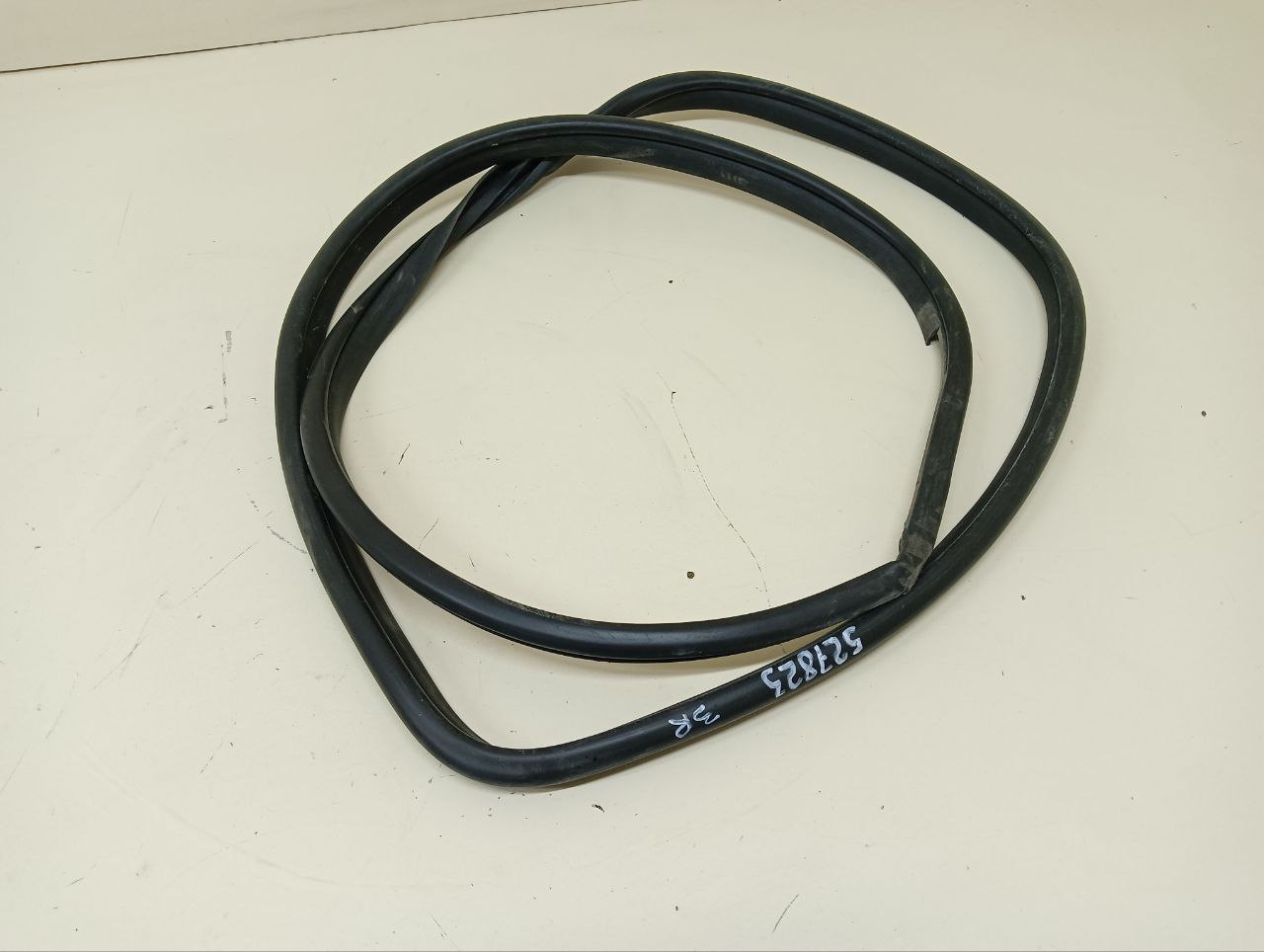 Уплотнитель проема двери задней правой Toyota Auris (E150) 2006-2012