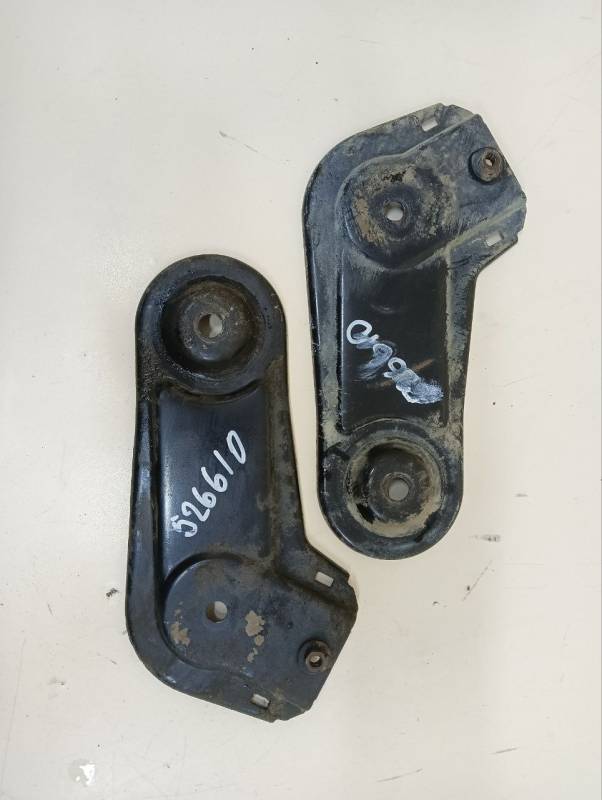 Кронштейн передней балки Opel Astra J 2010-2017