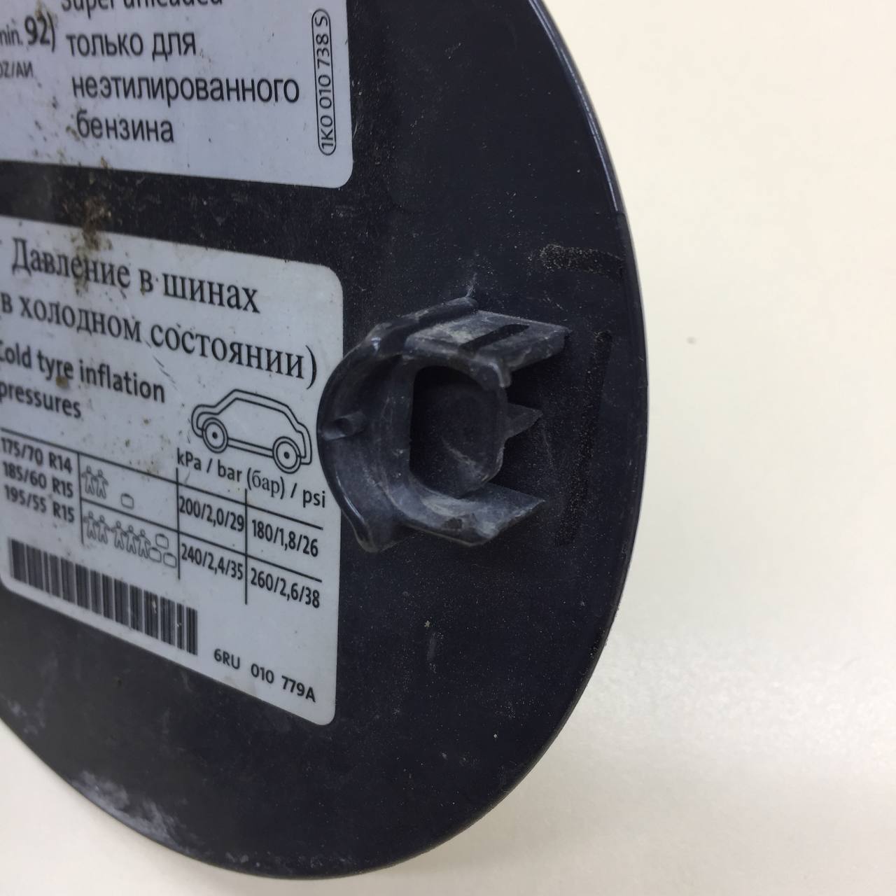 Лючок бензобака Volkswagen Polo (MK5) 2011-2020 Лючок бензобака Volkswagen Polo (MK5) 2011-2020