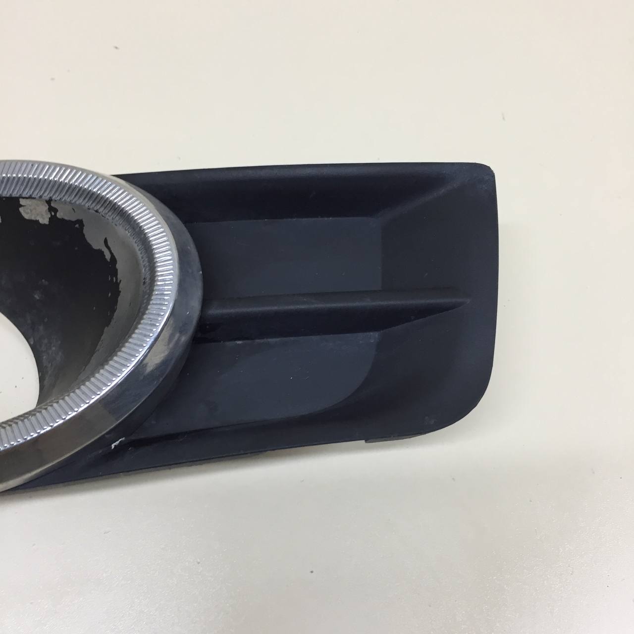 Рамка противотуманной фары правой Chevrolet Cruze (J300) 2009-2016 Рамка противотуманной фары правой Chevrolet Cruze (J300) 2009-2016