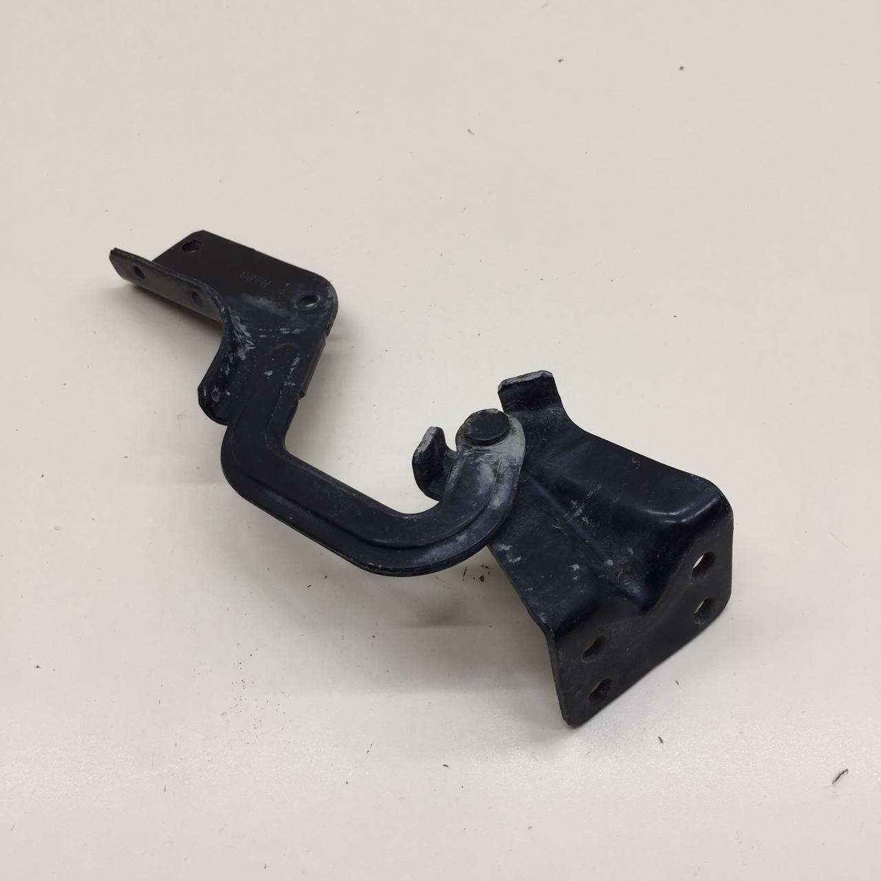 Петля двери багажника Mitsubishi Outlander XL (CW) 2006-2012 Петля двери багажника Mitsubishi Outlander XL (CW) 2006-2012