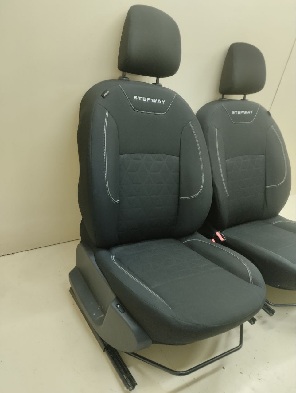 Сиденье (комплект) Renault Sandero Stepway (5S) 2014-2022