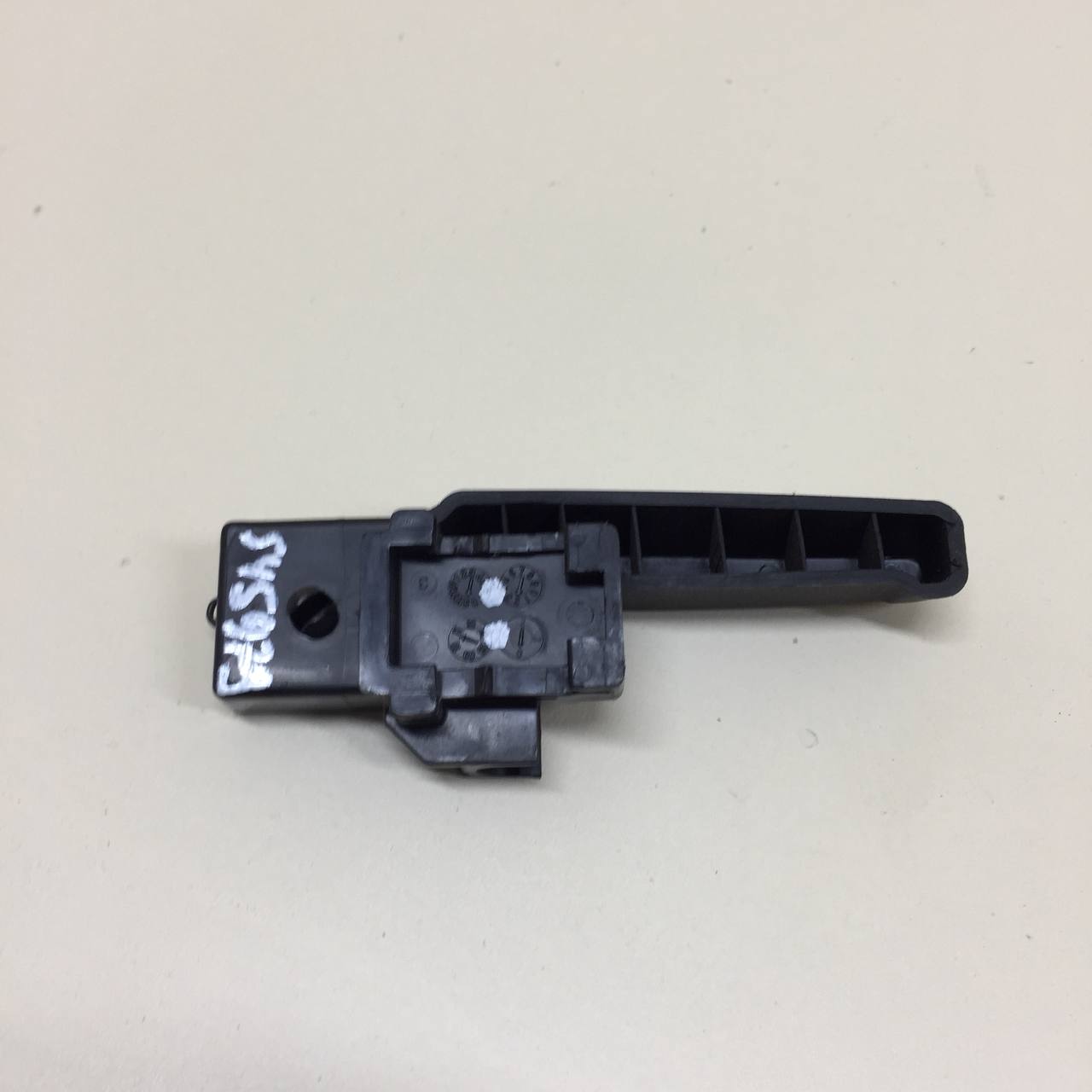 Ручка открывания капота Chevrolet Cruze (J300) 2009-2016 Ручка открывания капота Chevrolet Cruze (J300) 2009-2016