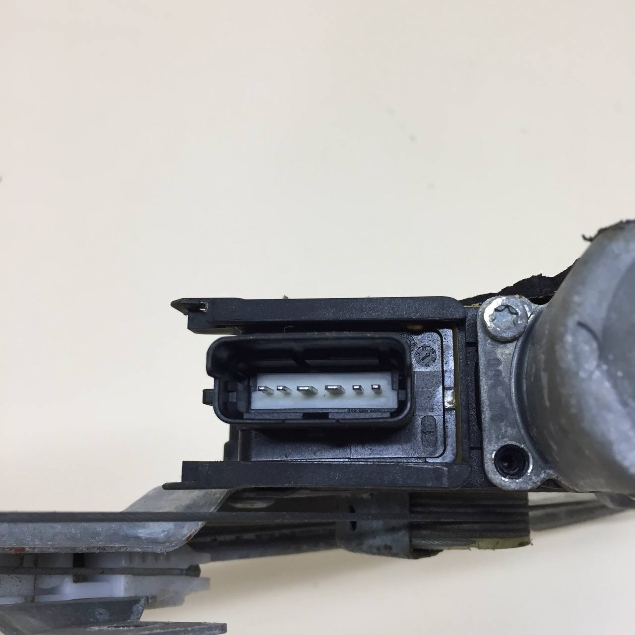 Стеклоподъемник электр. передний левый Peugeot 308 2007>