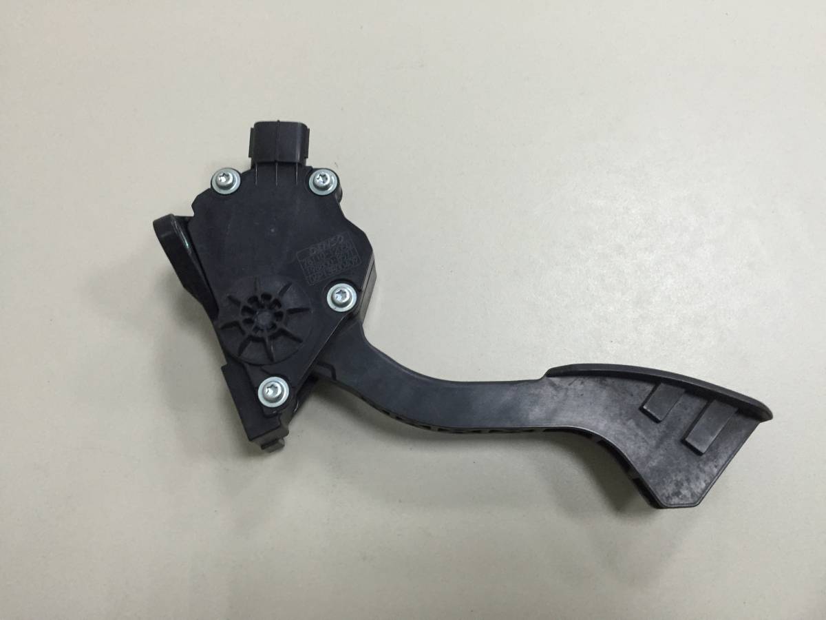 Педаль газа Toyota Corolla E150 2006-2013