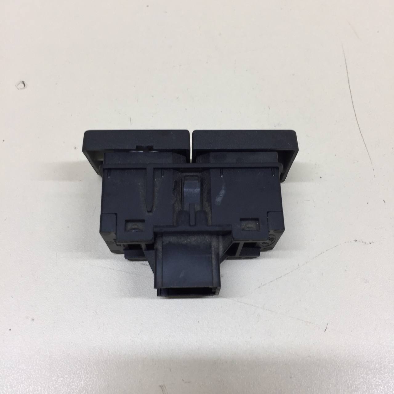 Кнопка обогрева заднего стекла Ford Fusion (JU) 2002-2012 Кнопка обогрева заднего стекла Ford Fusion (JU) 2002-2012