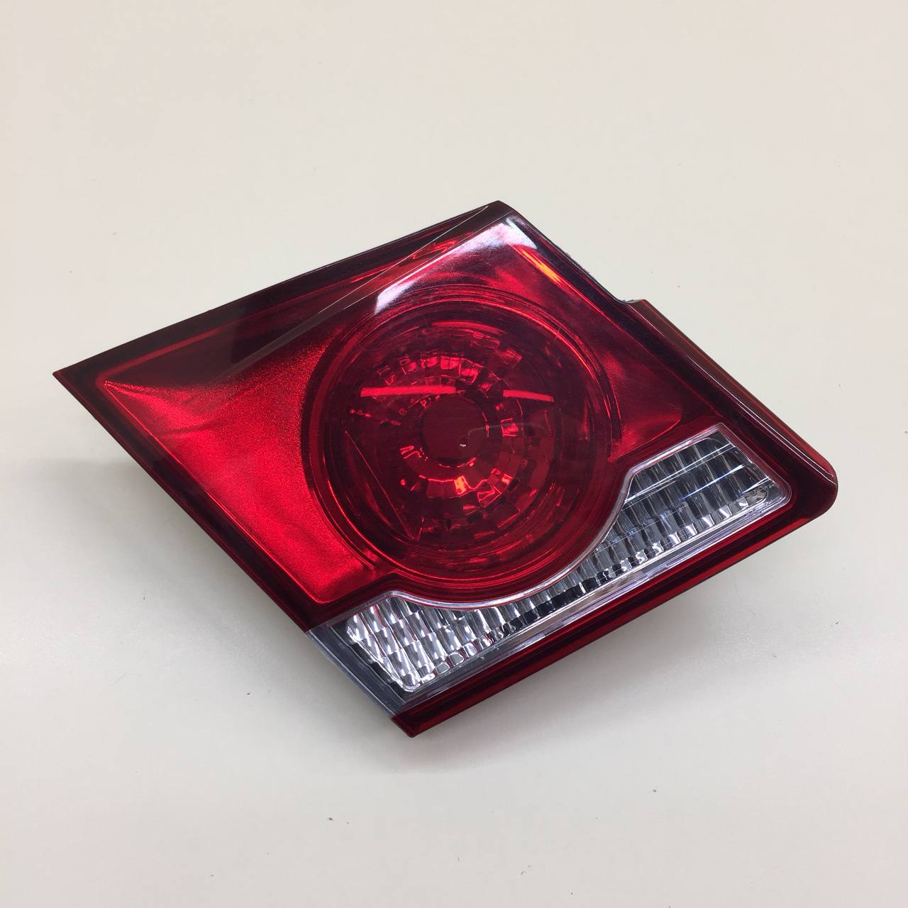 Фонарь задний внутренний левый Chevrolet Cruze (J300) 2009-2016