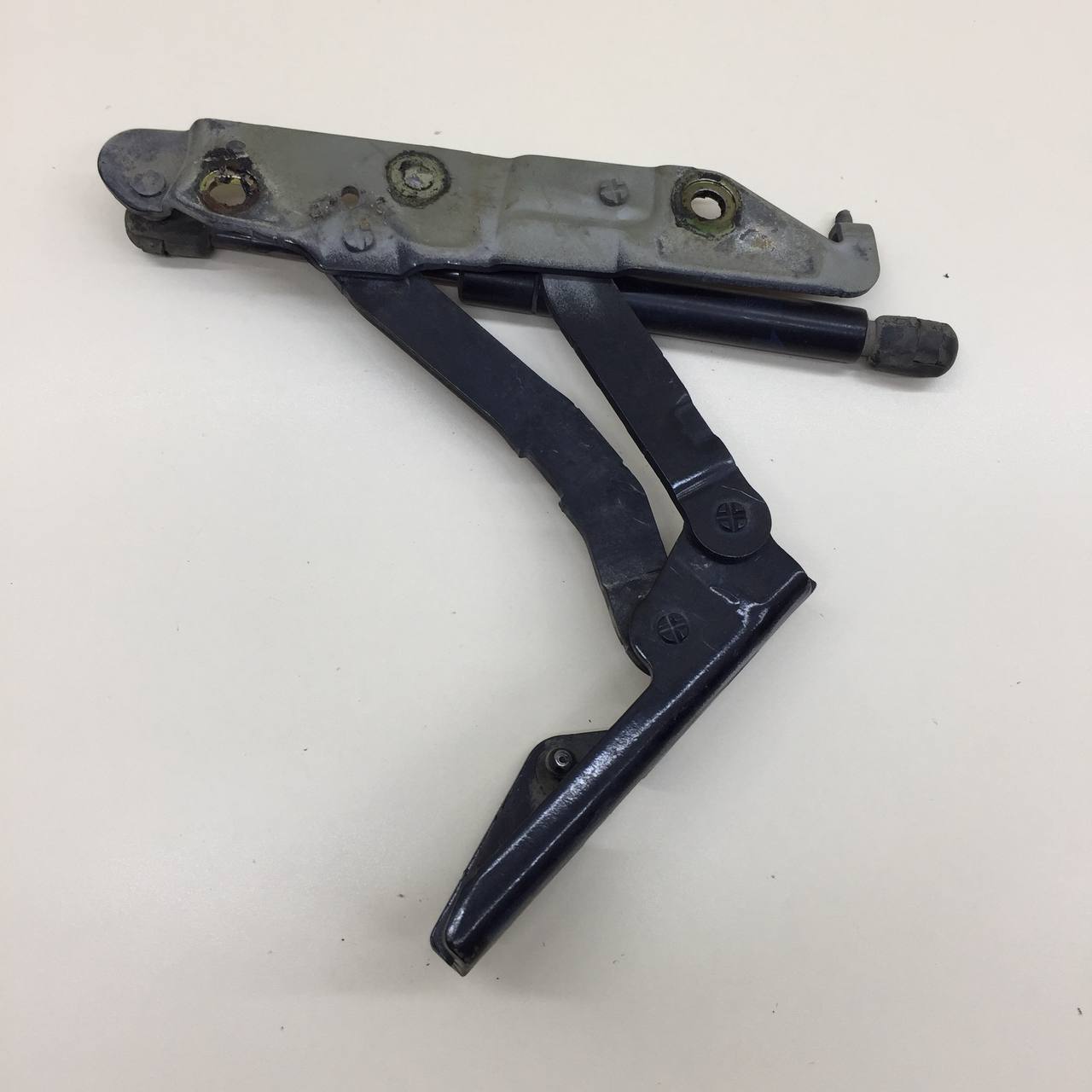 Петля крышки багажника Nissan Primera (P12) 2002-2007