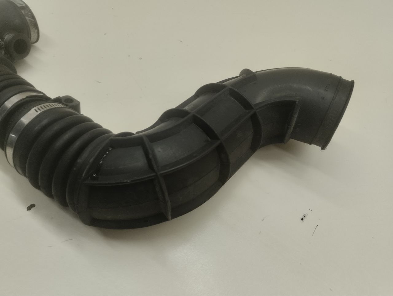 Патрубок воздушного фильтра Chevrolet Niva 2009-2020