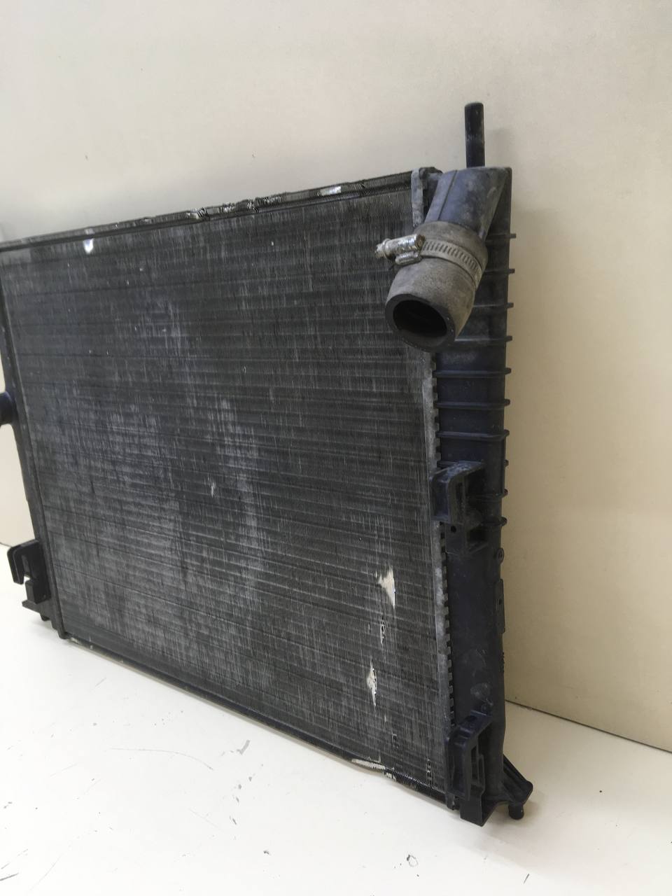 Радиатор охлаждения двигателя Lada Largus 2012>
