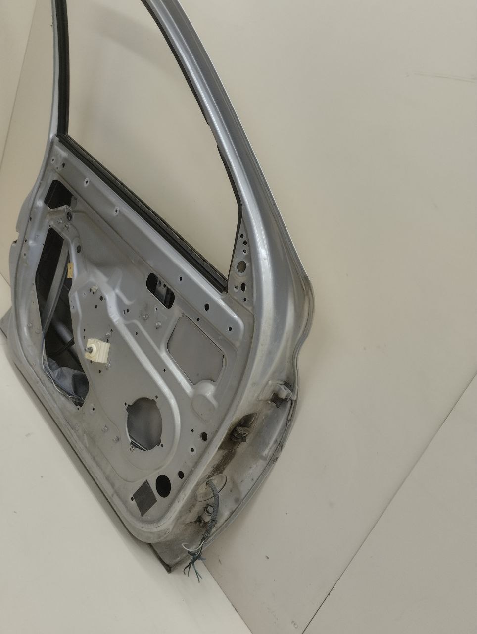 Дверь передняя левая Lada Granta 2011>