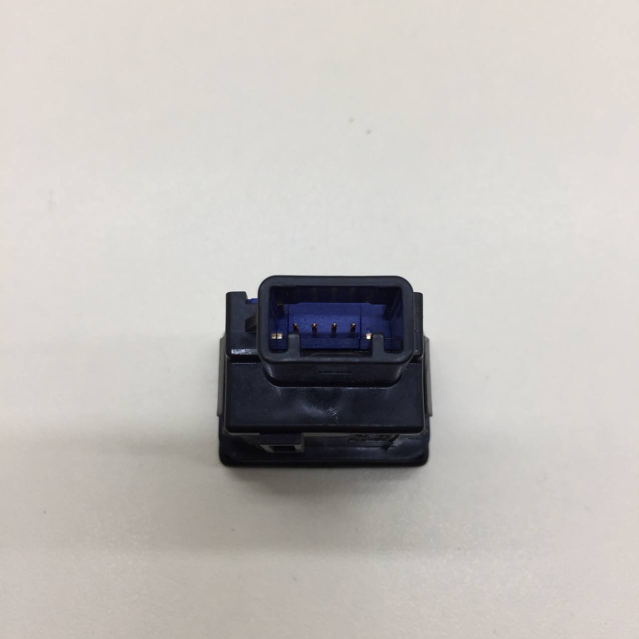 Кнопка открывания багажника Toyota Rav 4 (XA40) 2013-2019