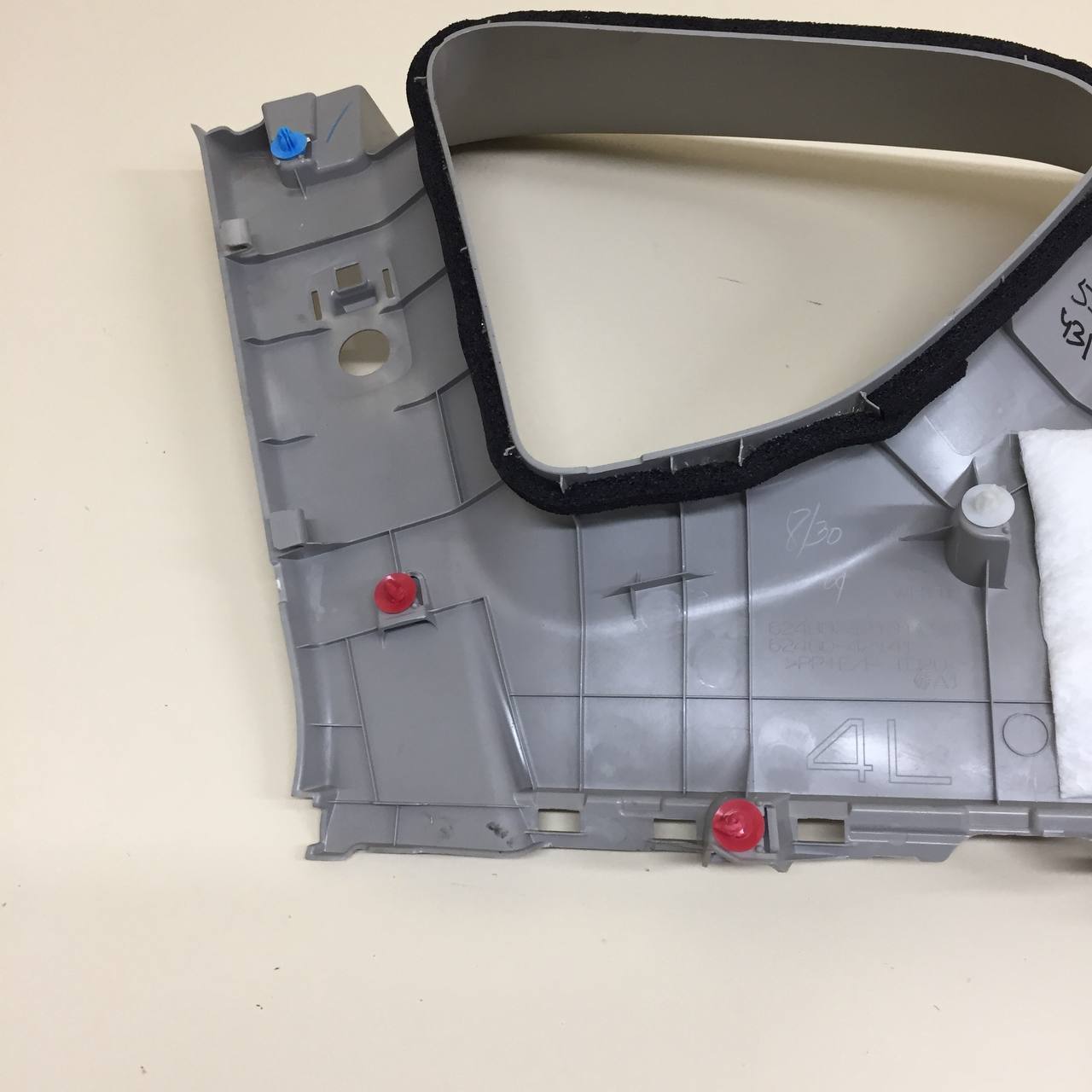 Обшивка стойки Toyota Rav 4 (XA40) 2013-2019 Обшивка стойки Toyota Rav 4 (XA40) 2013-2019
