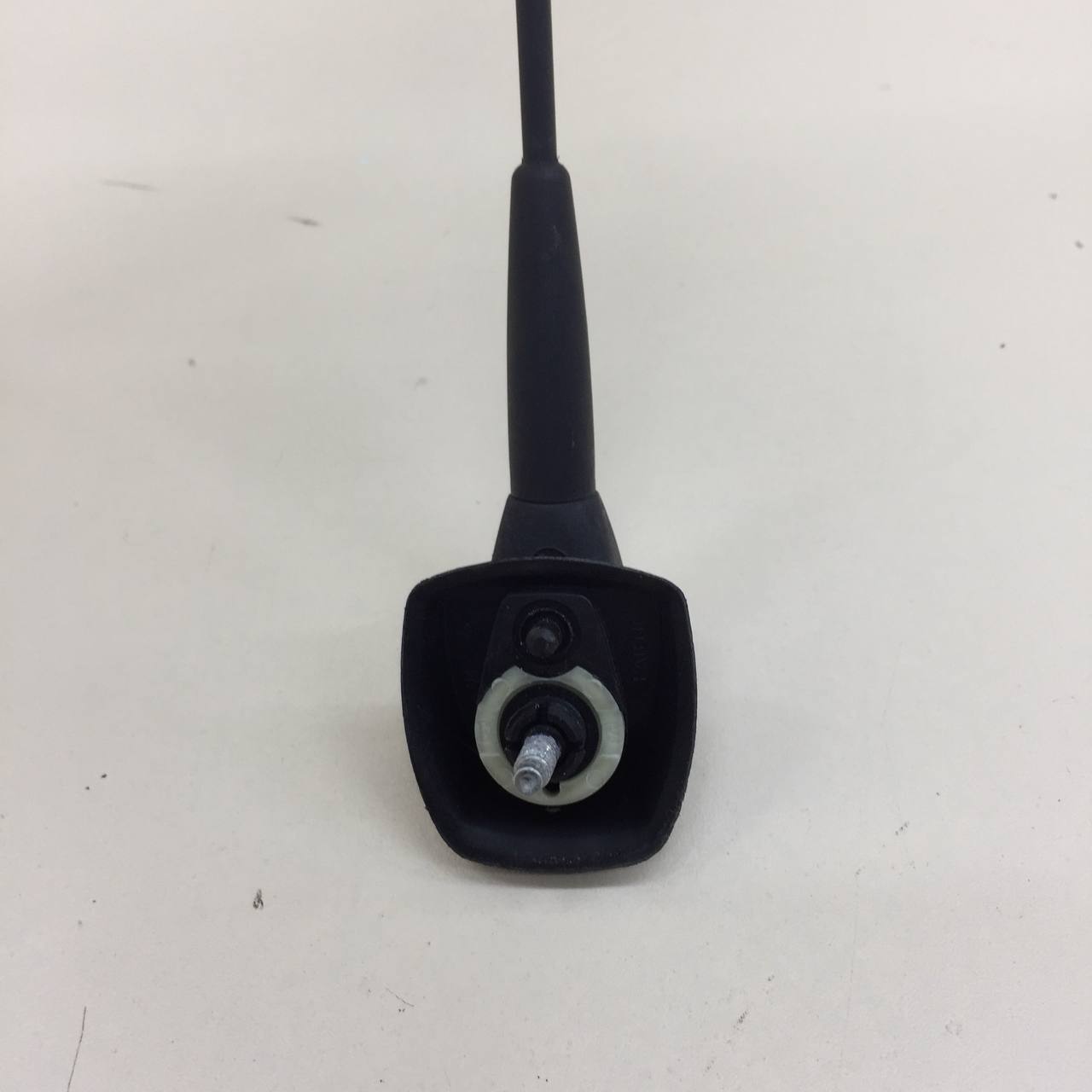 Антенна Renault Duster (HSA, HSM) 2012> Антенна Renault Duster (HSA, HSM) 2012>