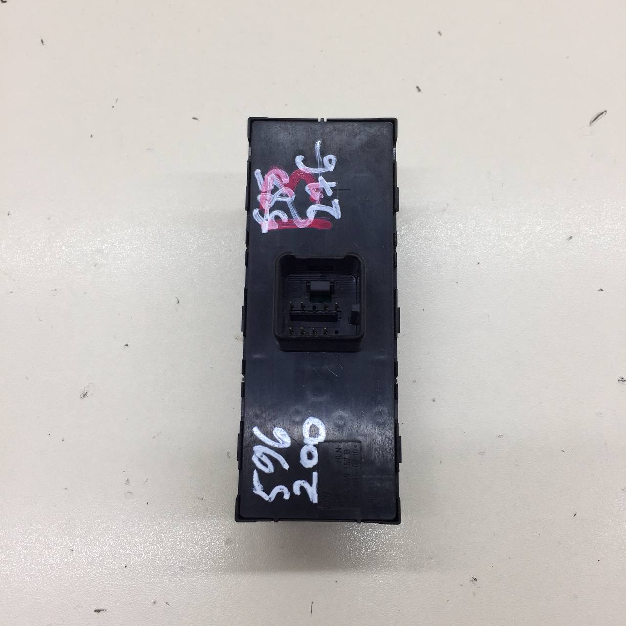 Блок управления стеклоподъемниками Volkswagen Jetta (A6) 2010-2019