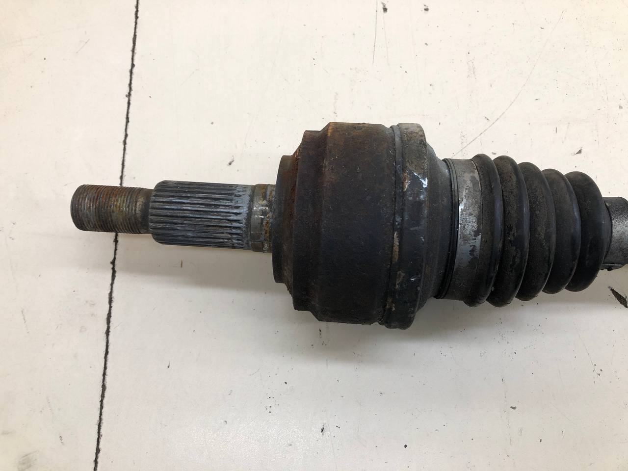 Полуось задняя левая Volkswagen Touareg (7L) 2002-2010