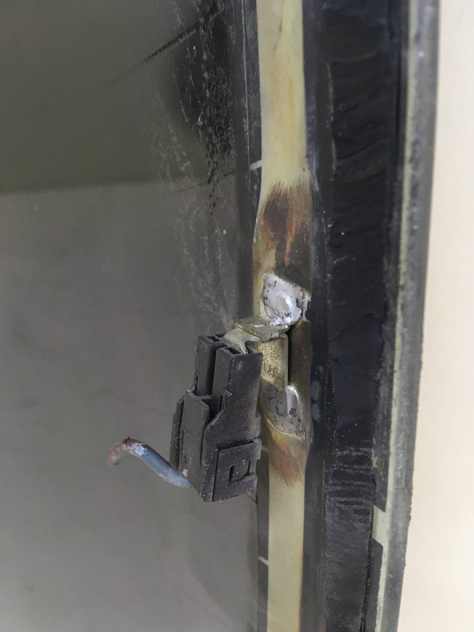 Стекло заднее Kia Spectra (SD) 2004-2011