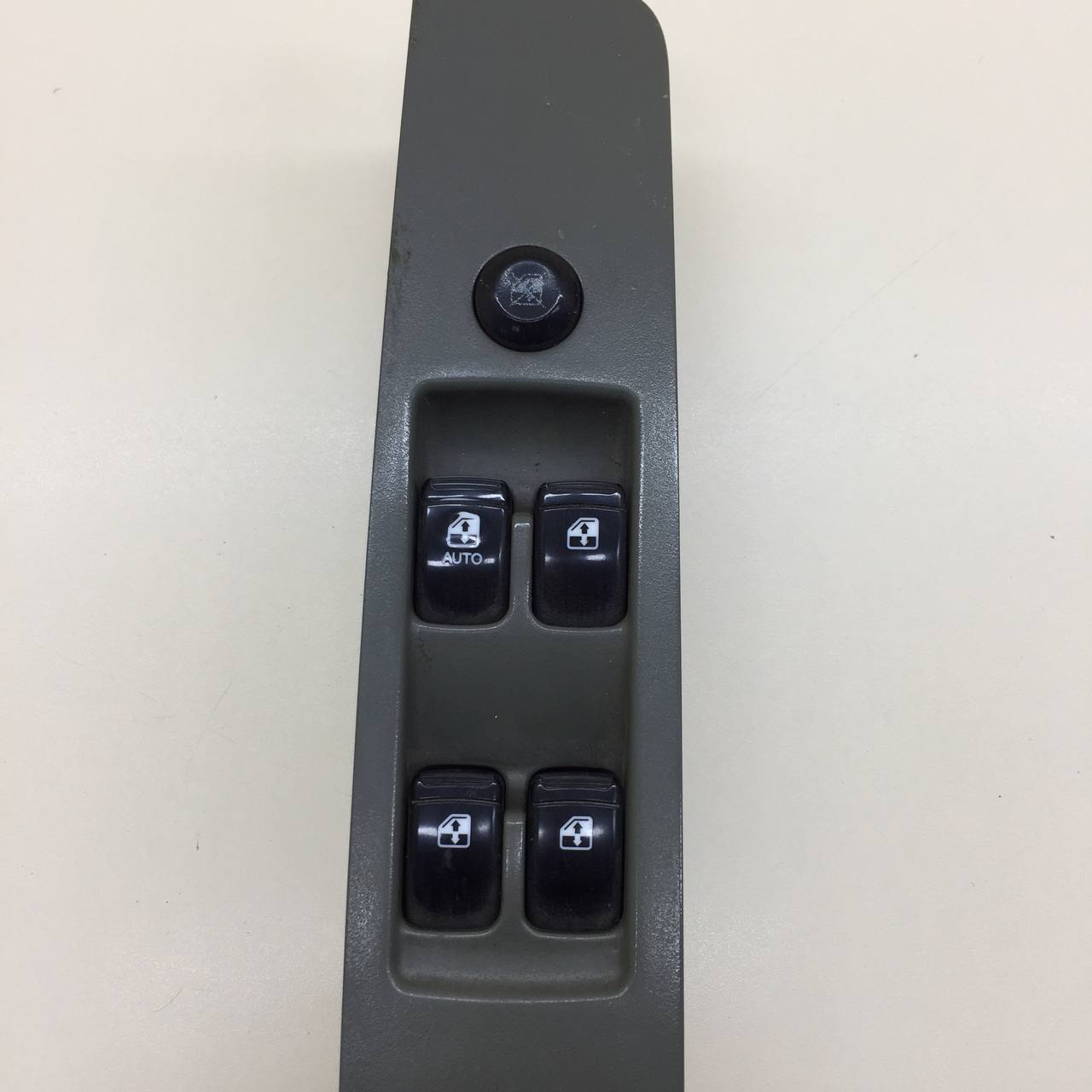 Блок управления стеклоподъемниками Chevrolet Lacetti (J200) 2003-2013