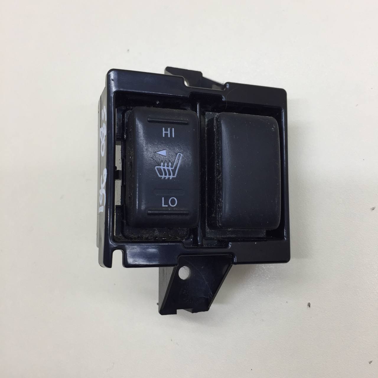 Кнопка обогрева сидений Nissan X-Trail (T31) 2007-2014