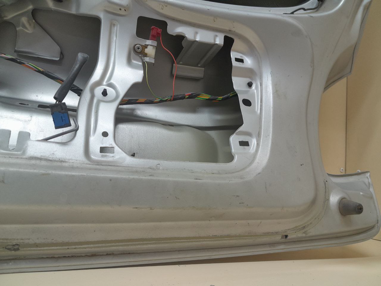 Дверь багажника со стеклом Peugeot 206 1998-2012 Дверь багажника со стеклом Peugeot 206 1998-2012