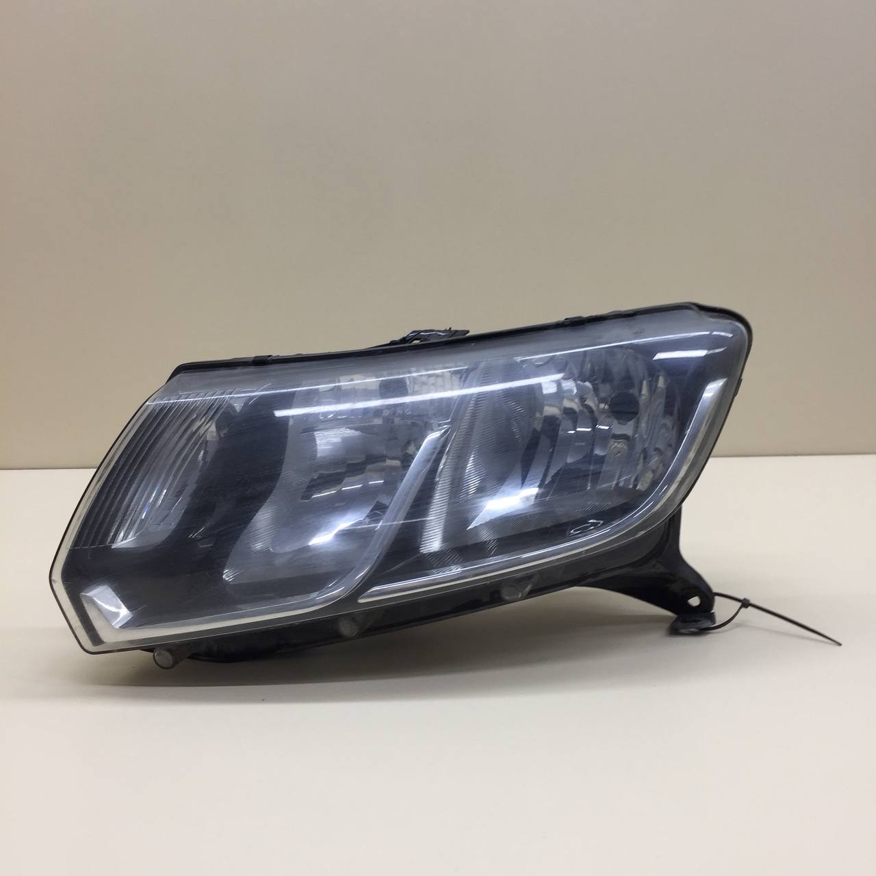 Фара левая Lada Largus 2012>