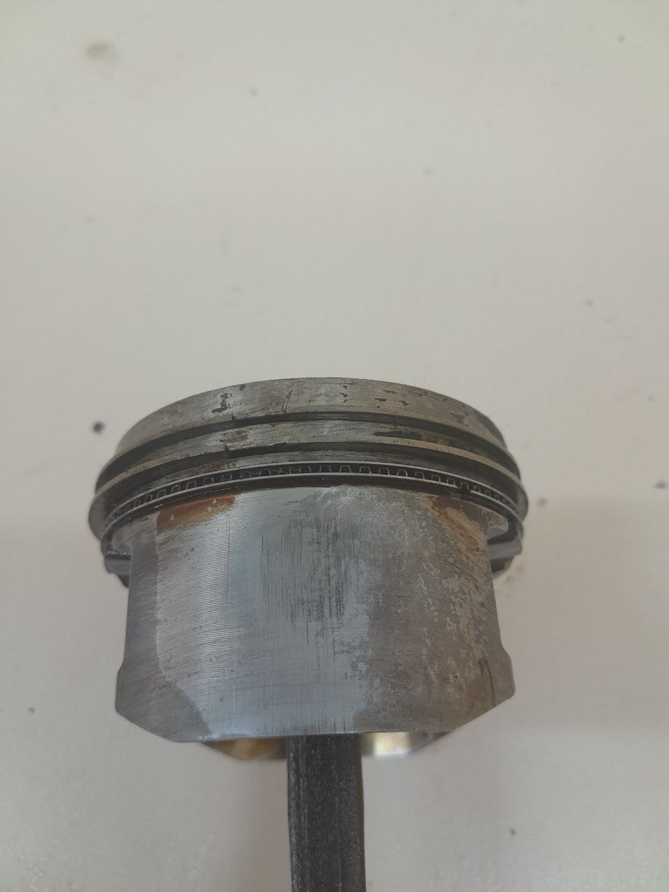 Поршень с шатуном Nissan Almera Classic (B10) 2006-2013 Поршень с шатуном Nissan Almera Classic (B10) 2006-2013