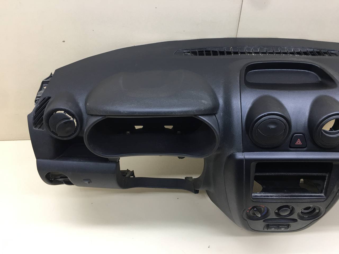 Торпедо Lada Granta 2011>