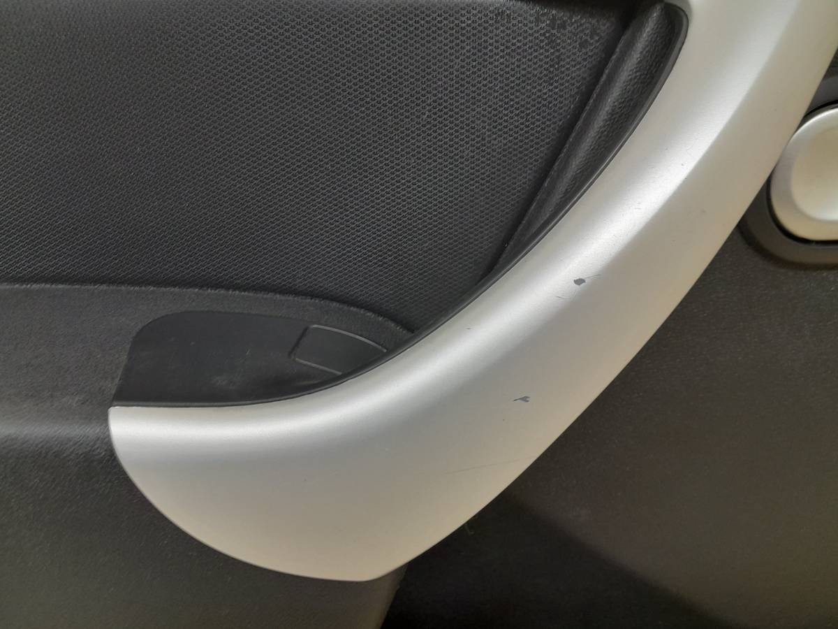 Обшивка двери передней левой Renault Sandero 2009-2014 Обшивка двери передней левой Renault Sandero 2009-2014