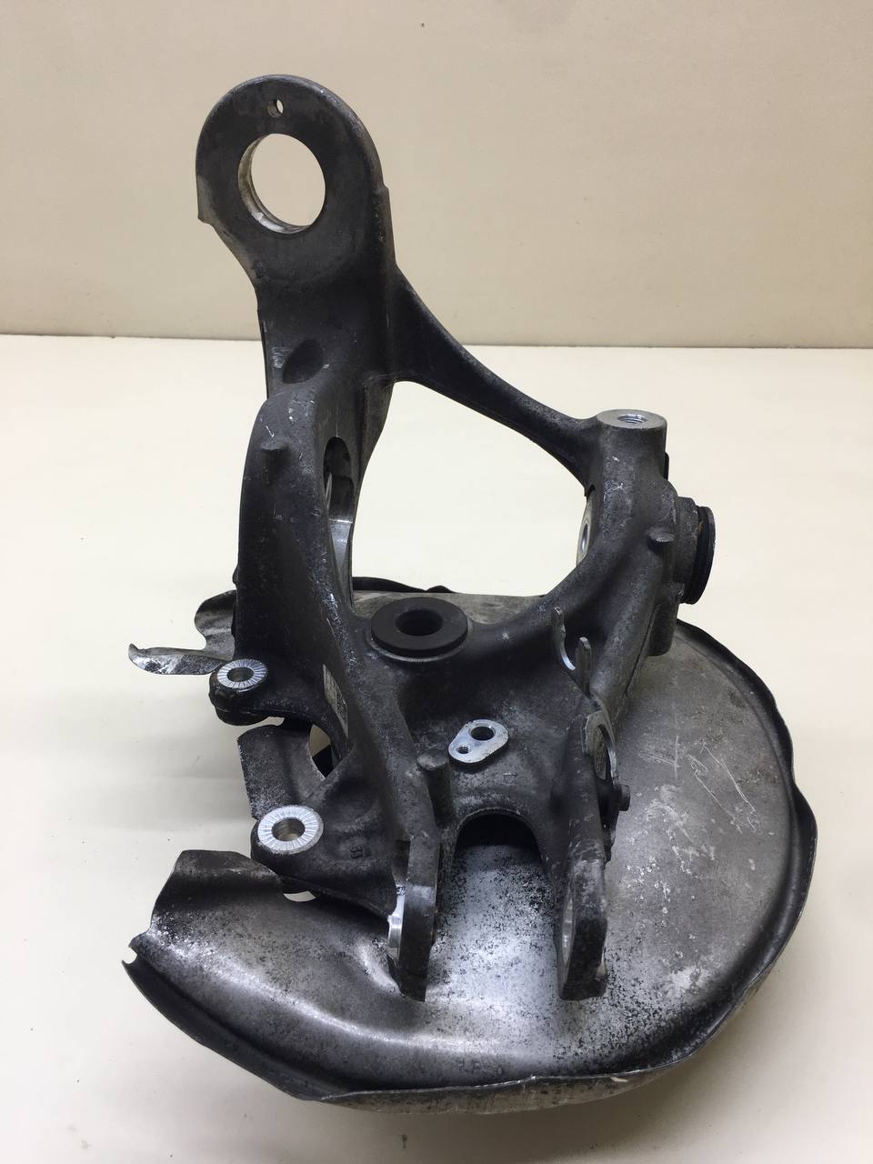 Кулак поворотный задний левый Audi A6 (C7) 2011>