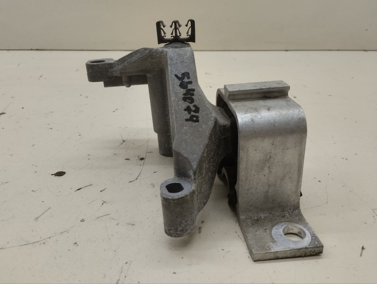 Опора двигателя правая Renault Sandero Stepway (5S) 2014-2022