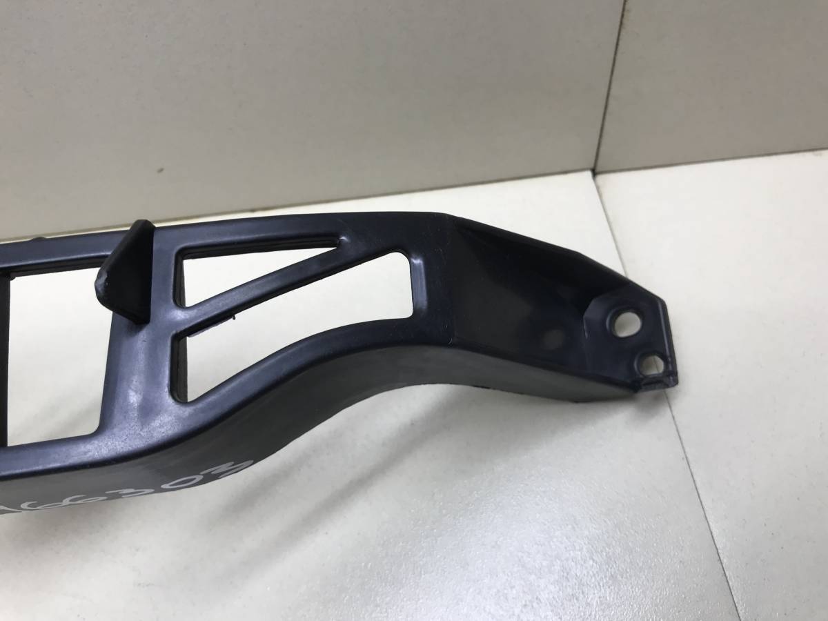 Кронштейн фар левый Mazda Mazda 3 (BK) 2002-2009